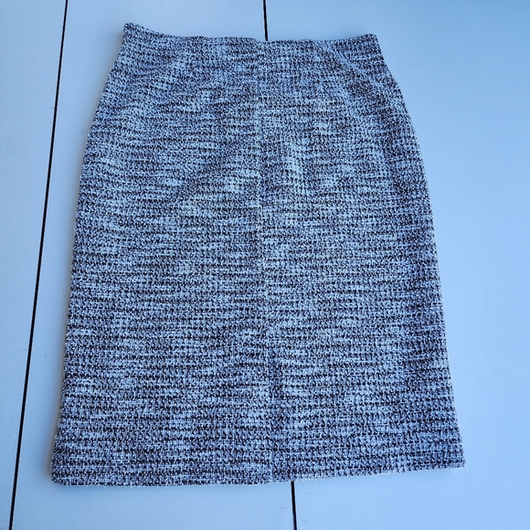 NWOT Ann Taylor Stretch Pull On Chunky Tweed Skirt Elastic Waist Black White 6 - Picture 1 of 10